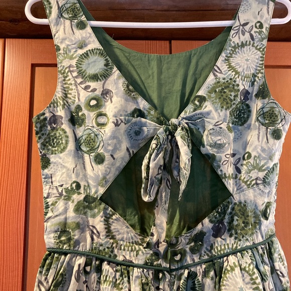 Cutout back summer dress - Picture 2 of 3